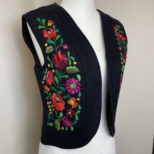 Vintage 1950’s Black Wool Felt Floral Hungarian Matyo Art Vest size 36